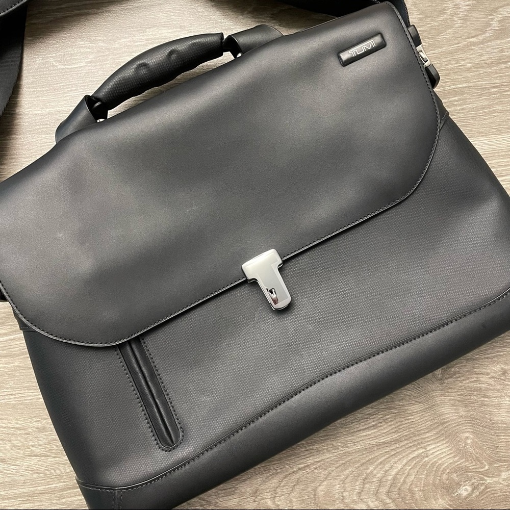 Tumi Black Leather Formula T Collection Coupe Slim Brief Top-Loading Briefcase - Picture 3 of 16